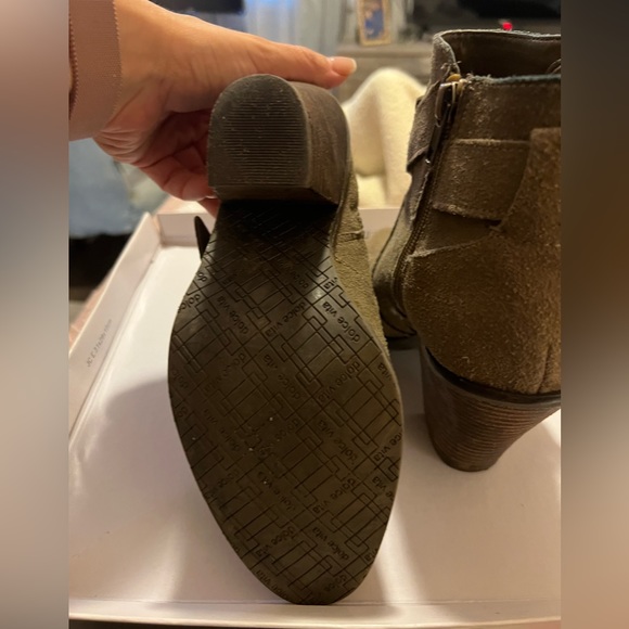 Booties - Picture 4 of 4